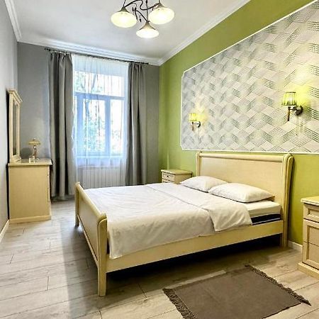 Comfortable One Beds With Nice View For Independent Sqr كييف المظهر الخارجي الصورة